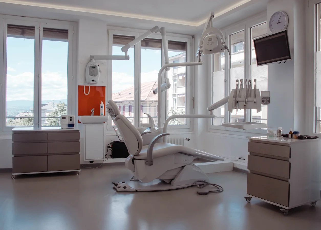 Consultation dentaire personnalisée avec un dentiste à Lausanne, Centre Dentaire Tivoli